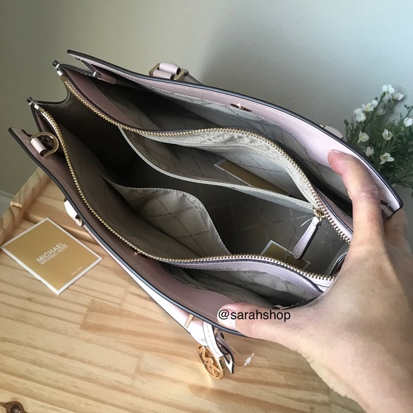 🌼Michael Kors Purse - Picture 7 of 12